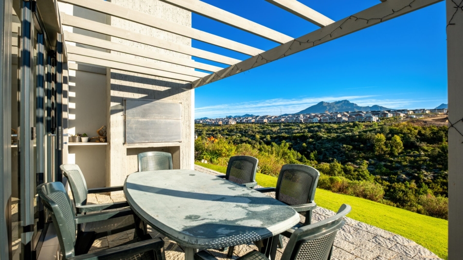 4 Bedroom Property for Sale in Welgelegen Western Cape